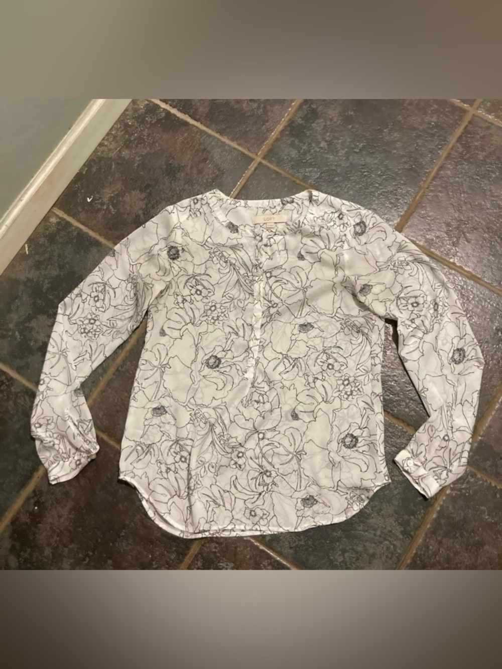 Ann Taylor LOFT White Blouse with Black Floral Line Print Women’s Size XS